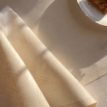 JAL ファーストクラス テーブルナプキン ファーストクラスはゆとりある個室風 写真特集・JAL A350-900福岡公開（1）